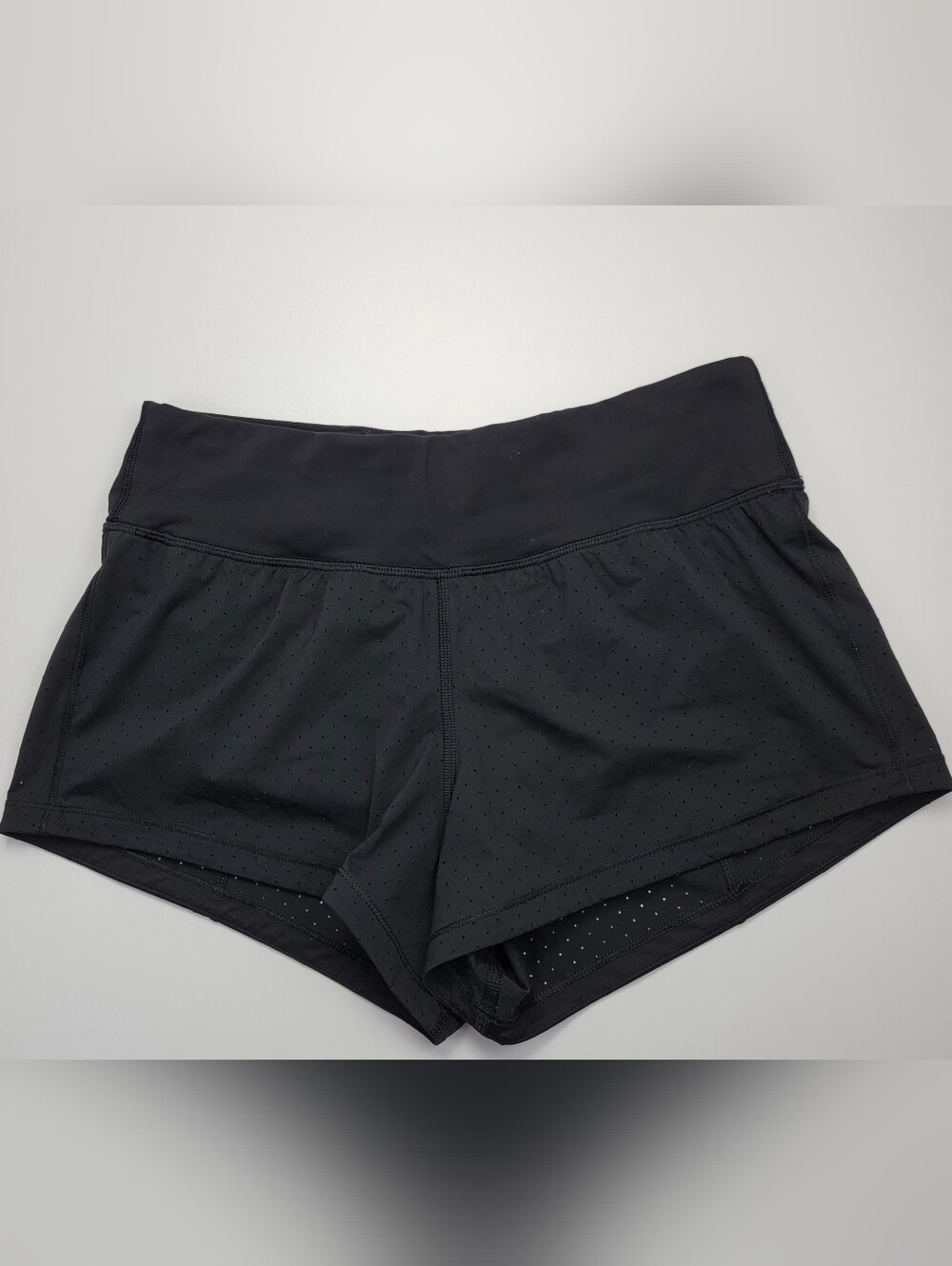Lululemon Womens Speed Short Perforated Size 4 Black Lined Pre-owned - Picture 3 of 10